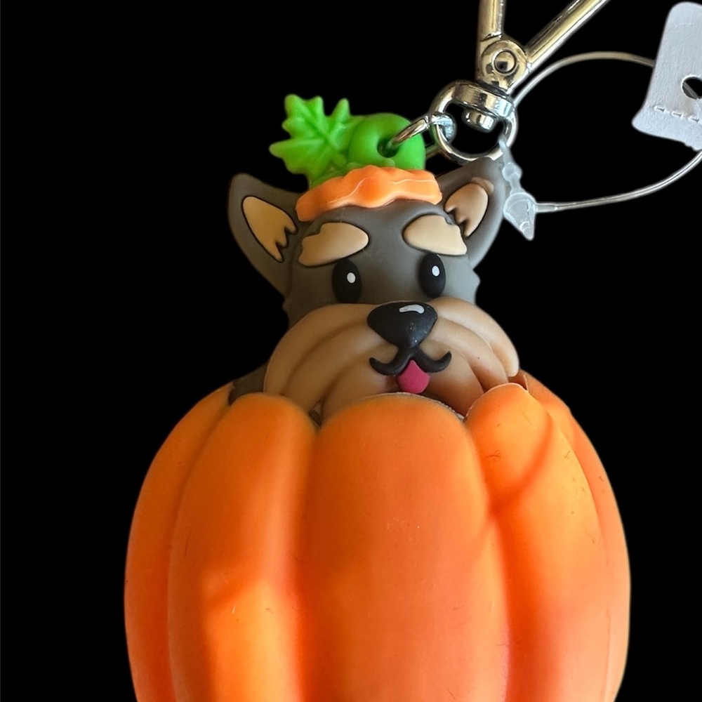Bath & Body Works Peekaboo Puppy Pumpkin Dog Key Sanitizer Holder NWT